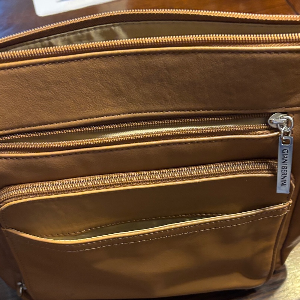 Giani Bernini Beige Leather Crossbody Bag - Picture 11 of 11